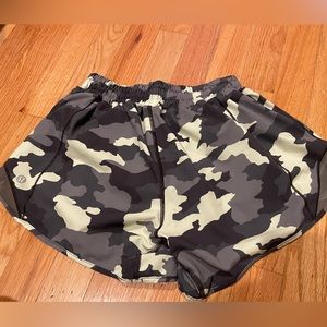 Camo Lululemon hotty hot shorts 4 inch size 4
